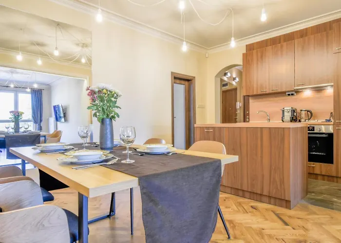Stunning 2Bdr Condo On Historic Location In Center