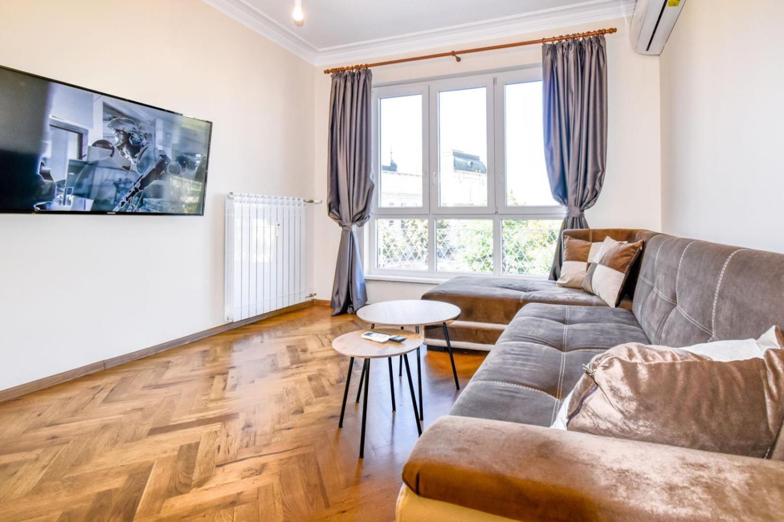 Stunning 2bdr On Historic Location In Center *