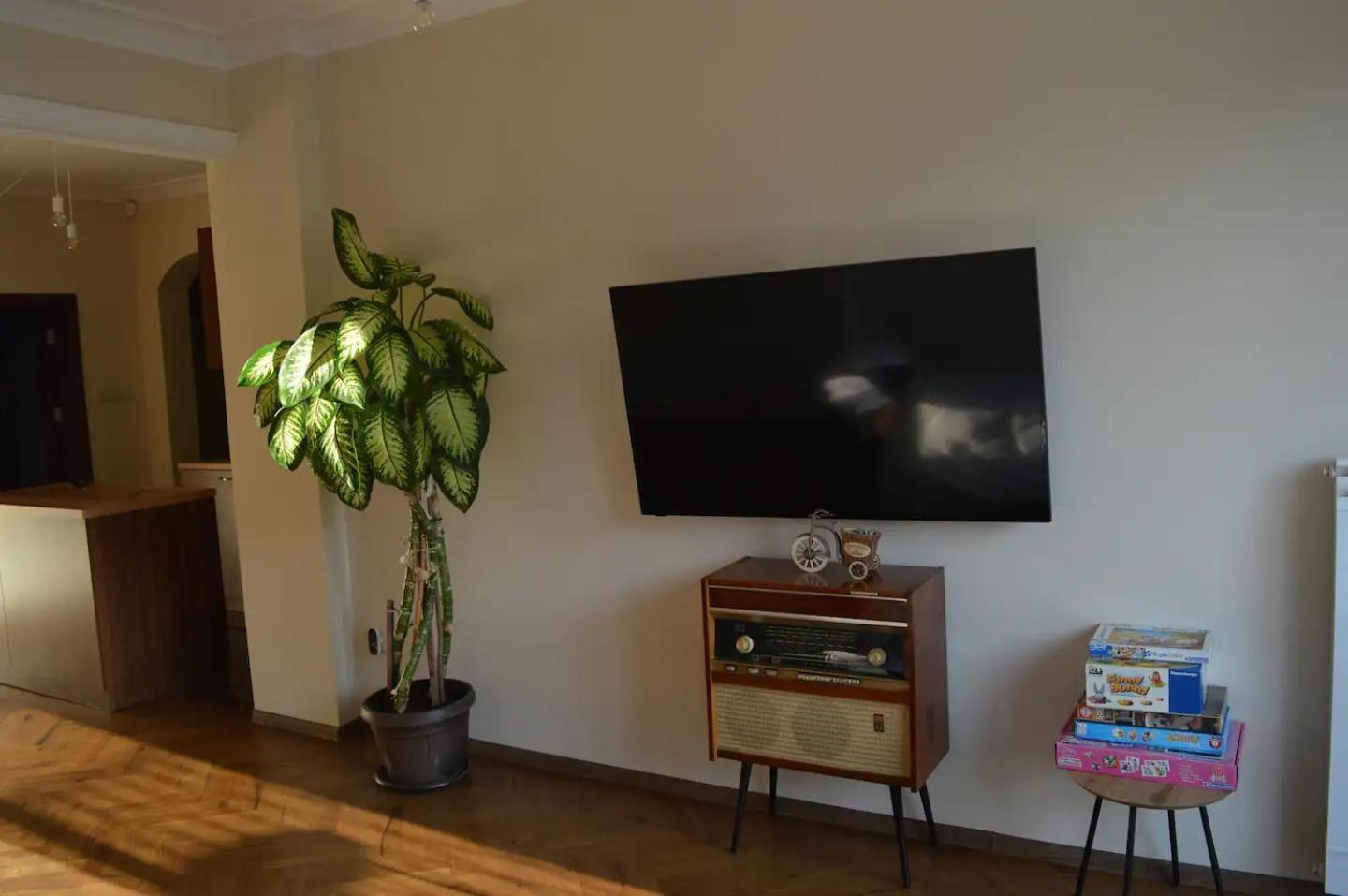 Stunning 2bdr On Historic Location In Center *